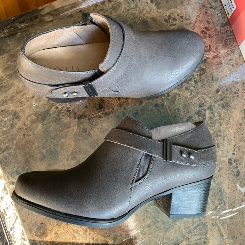 Shoes - Picture 4 of 7